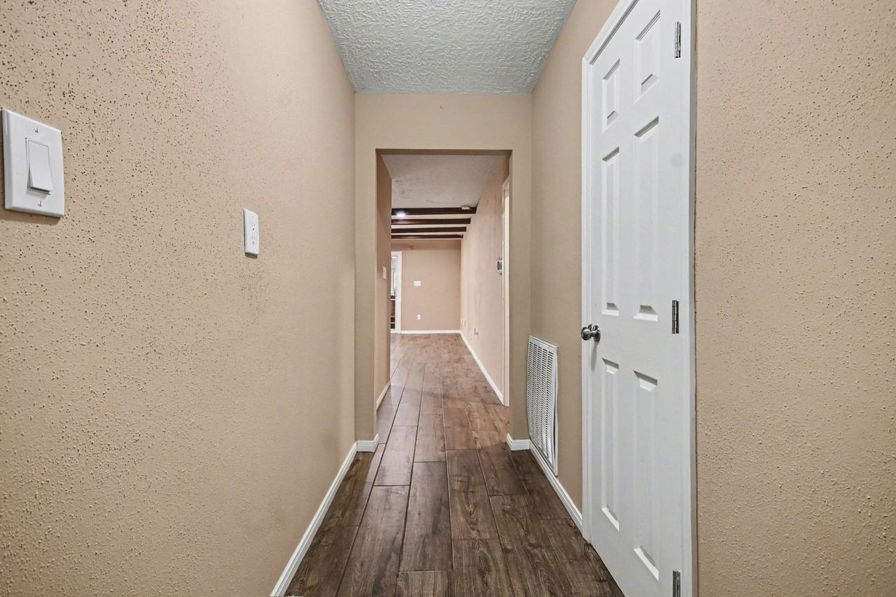 16807 David Glen Dr - Photo 4 of 20