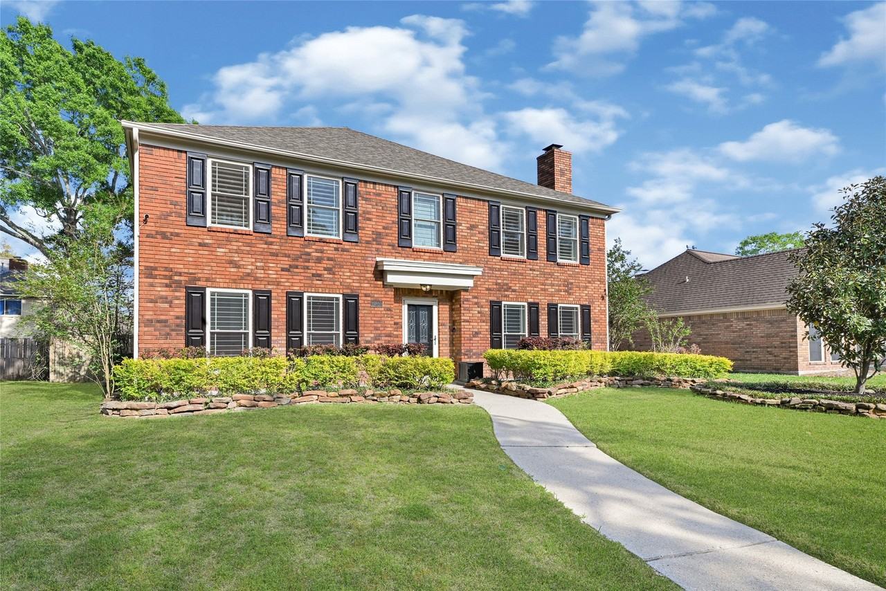 19810 Bambiwoods Ct - Photo 2 of 34