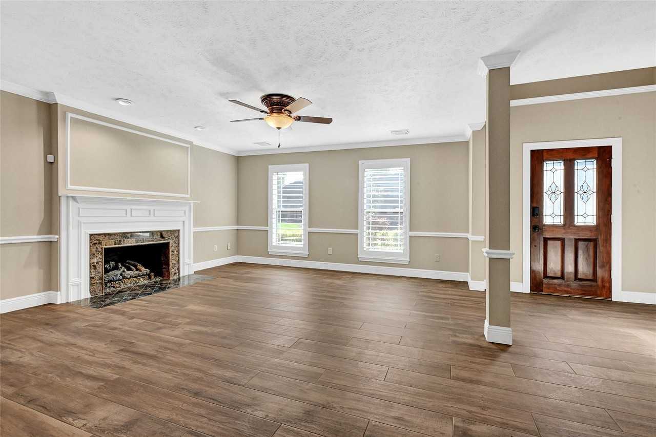 19810 Bambiwoods Ct - Photo 4 of 34