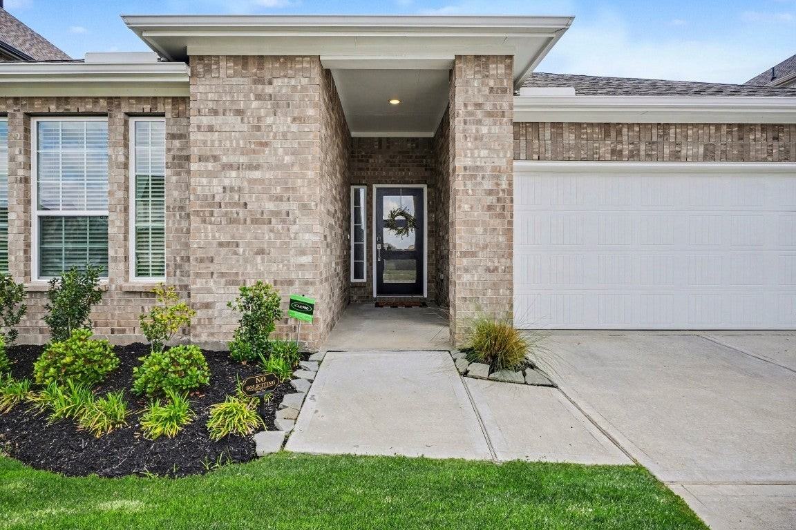 2214 Lierna Dr - Photo 3 of 24