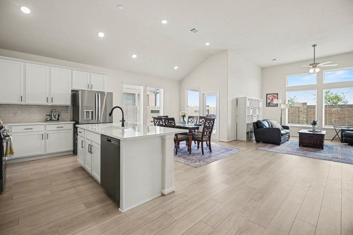 2214 Lierna Dr - Photo 5 of 24