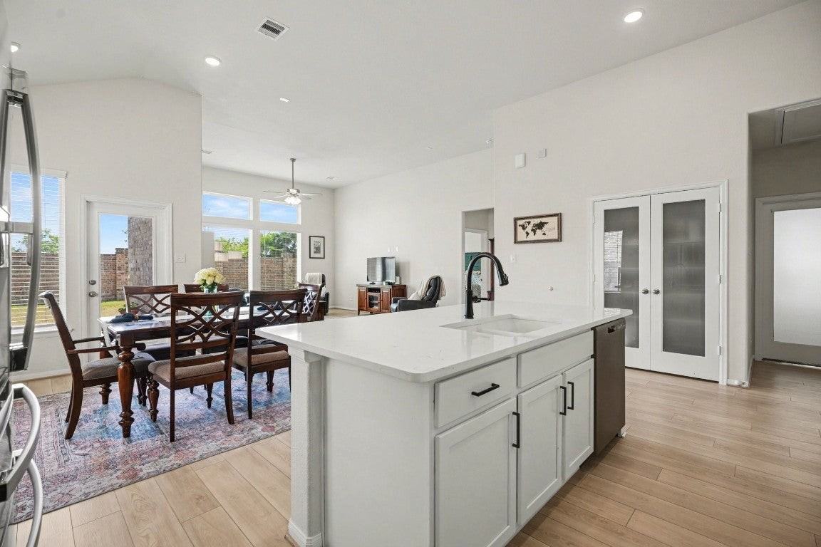 2214 Lierna Dr - Photo 7 of 24