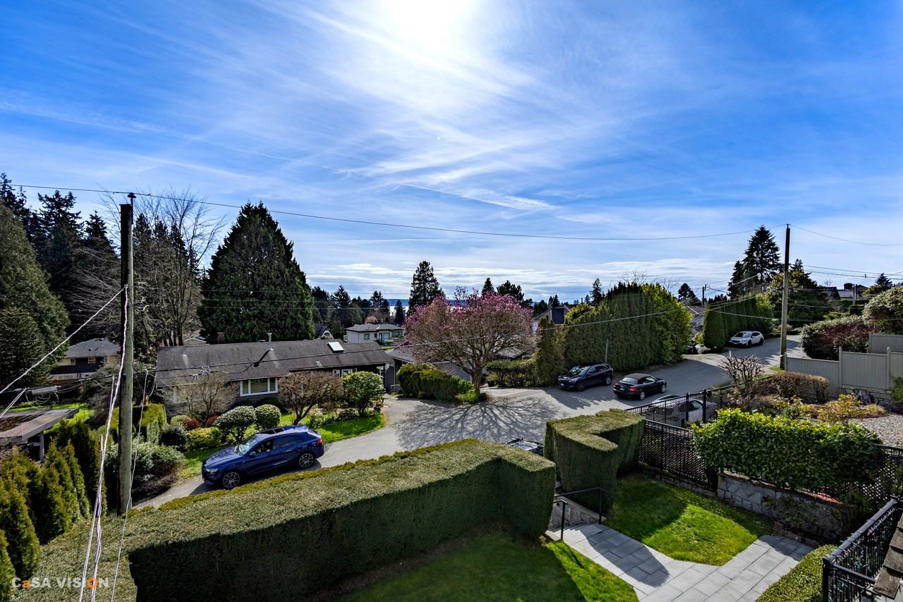 1361 Lawson Avenue - Photo 4 of 31