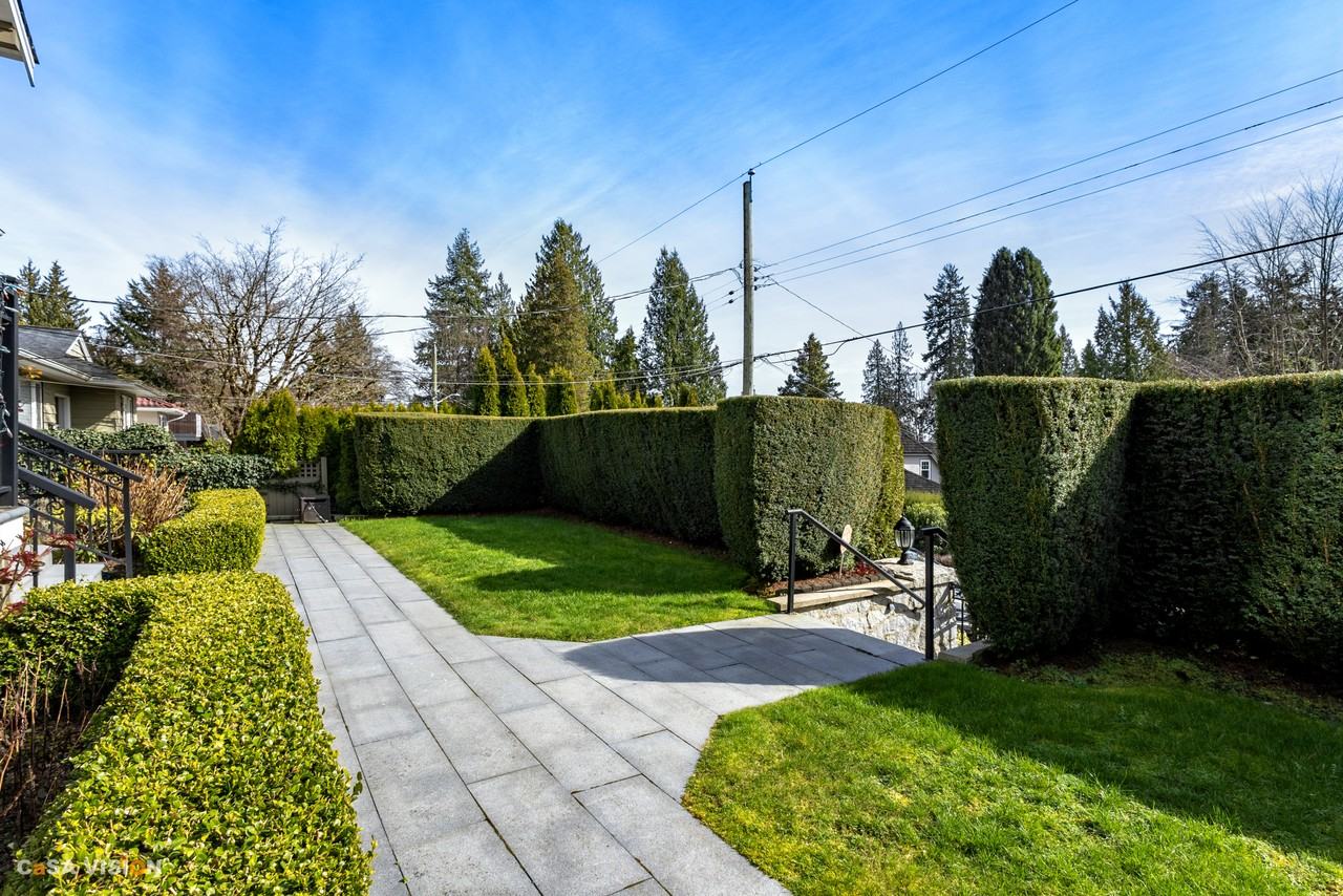 1361 Lawson Avenue - Photo 5 of 31