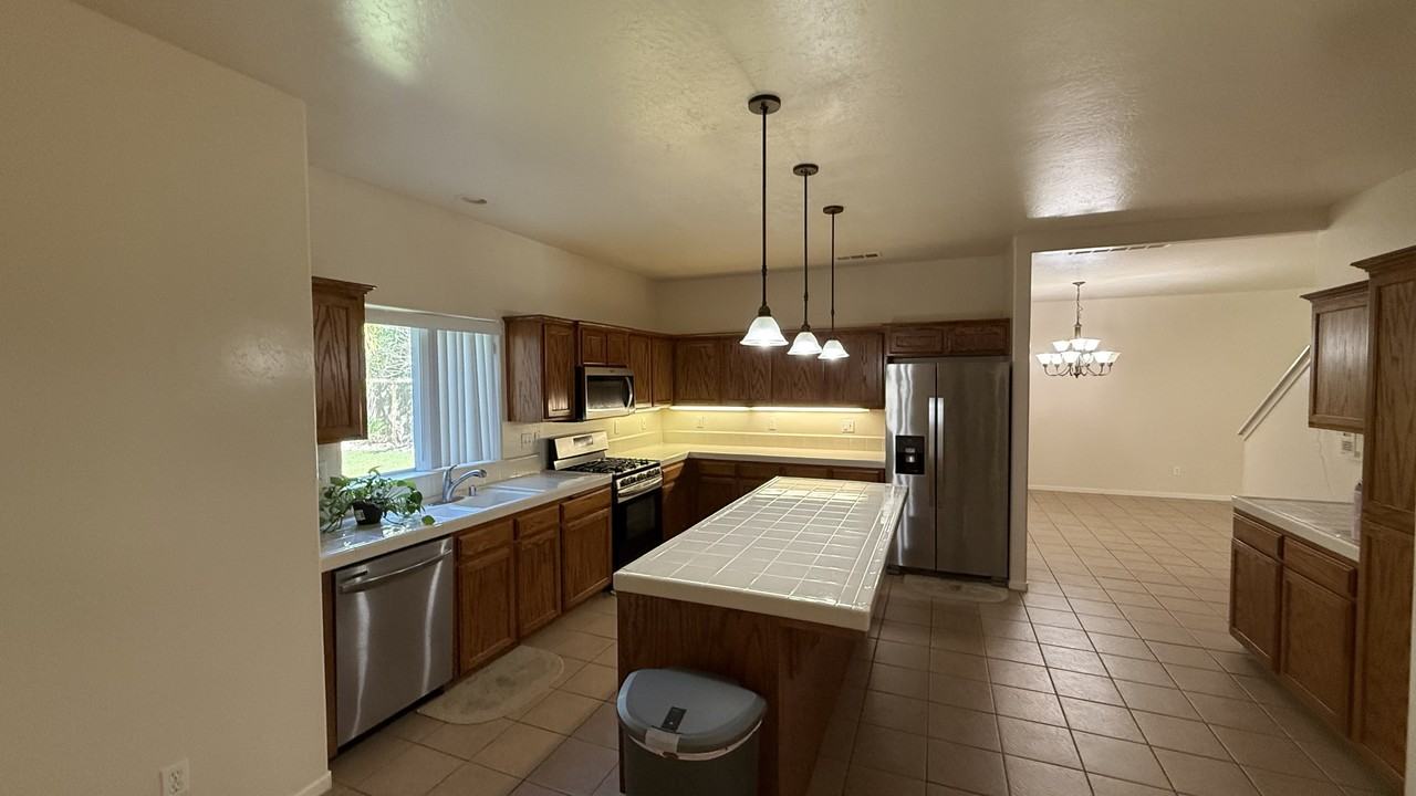 142 W Reese Ave #1 - Photo 4 of 25