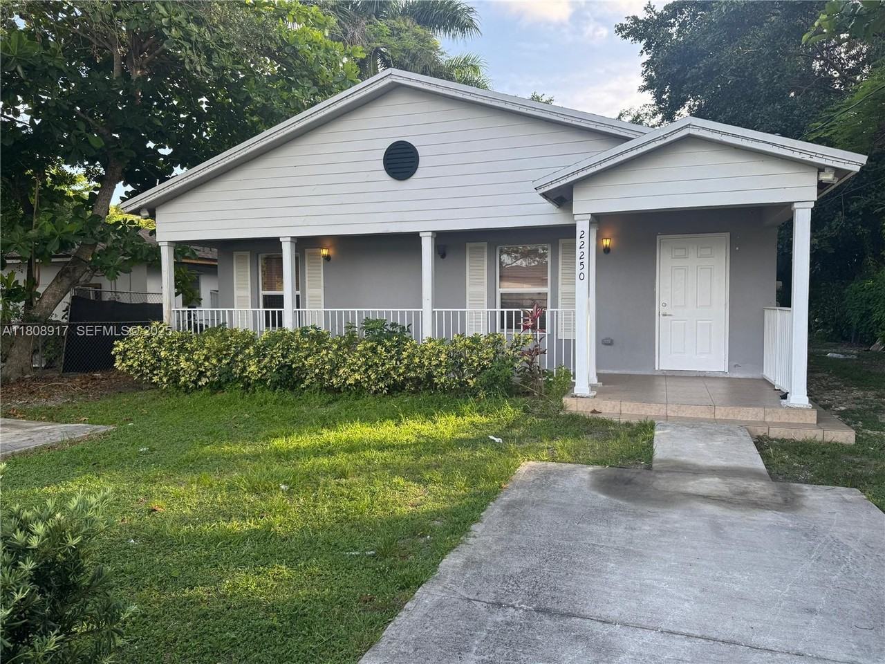 22250 Miami Avenue - Photo 4 of 10