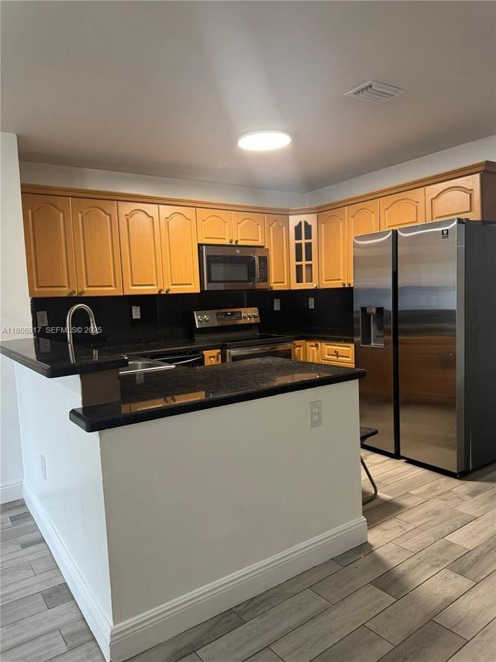 22250 Miami Avenue - Photo 6 of 10