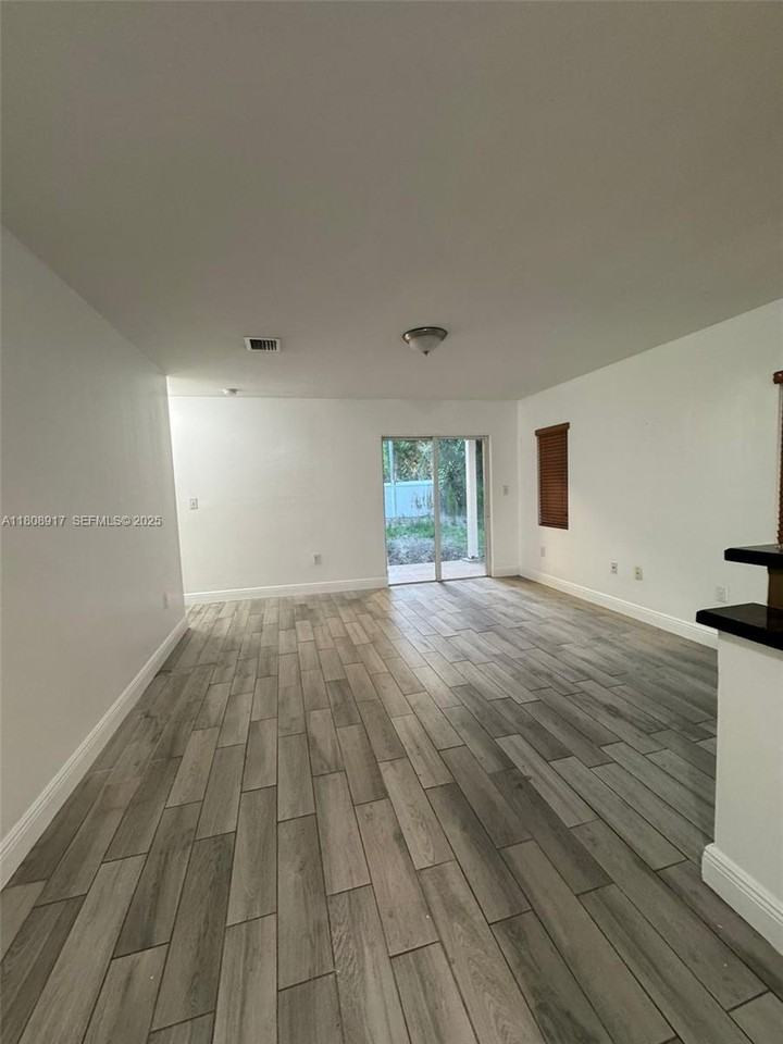 22250 Miami Avenue - Photo 7 of 10