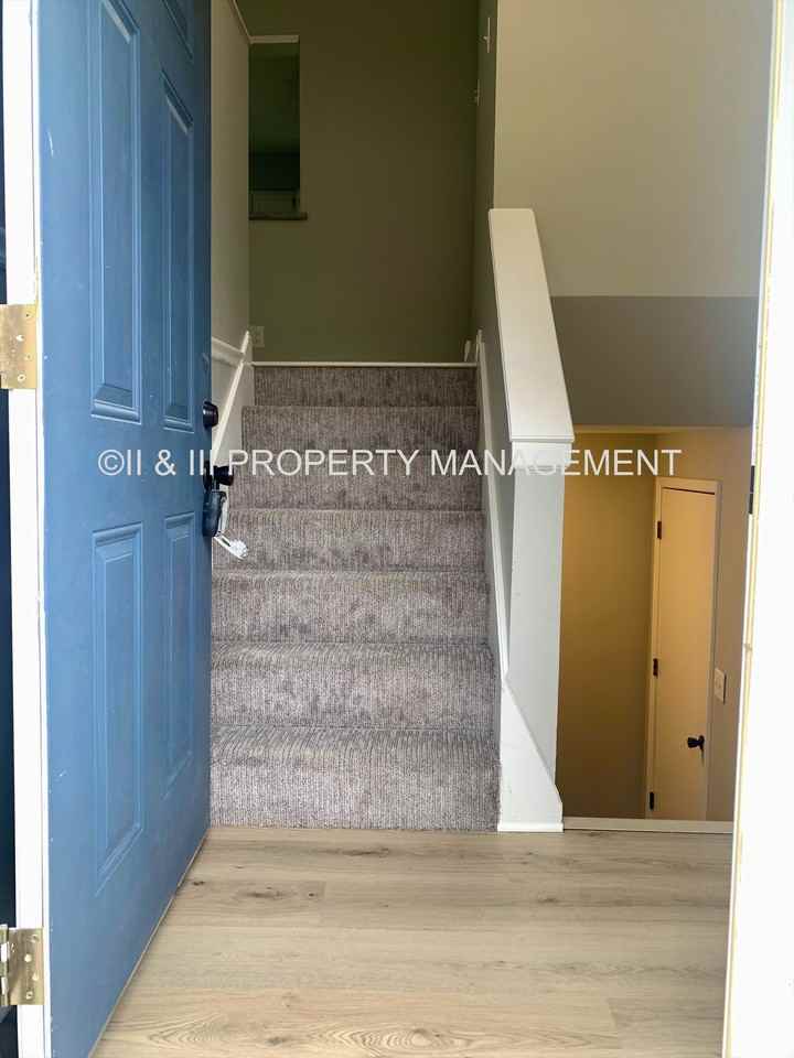 815 E Johnston St #1 - Photo 3 of 34