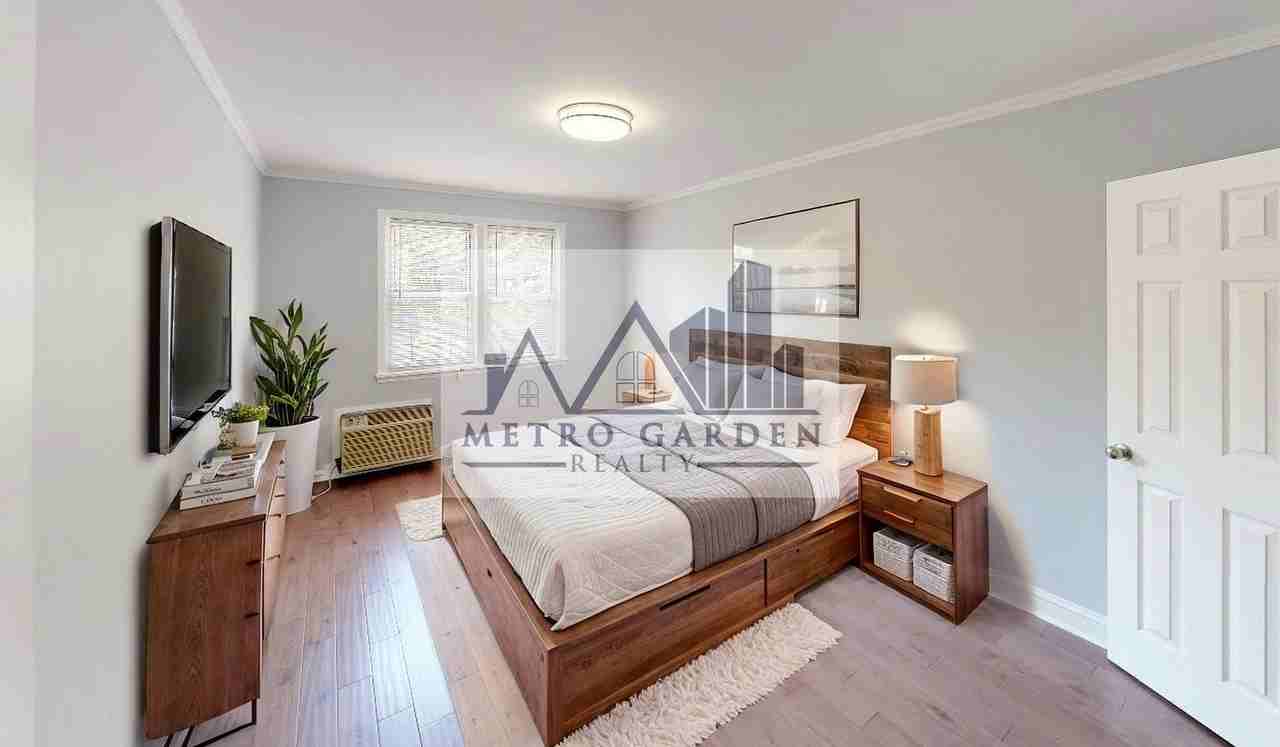 67-12 Juno Street - Photo 7 of 31