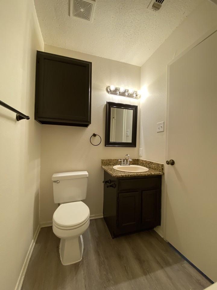 1220 Winscott Rd #A - Photo 7 of 10