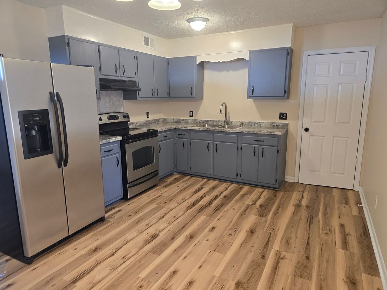 917 Johnson St - Photo 3 of 16
