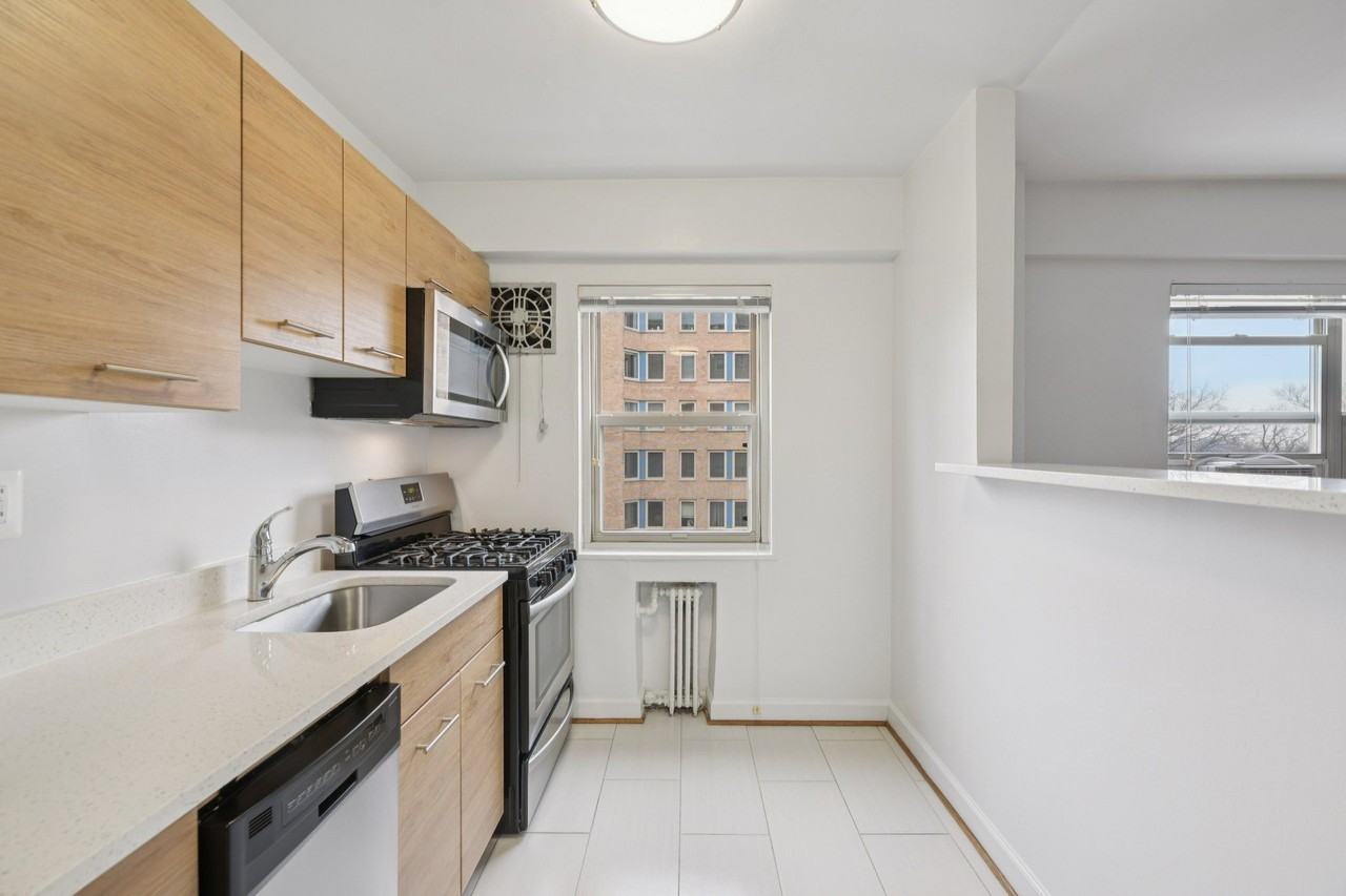 Skyline Towers - Photo 4 of 37