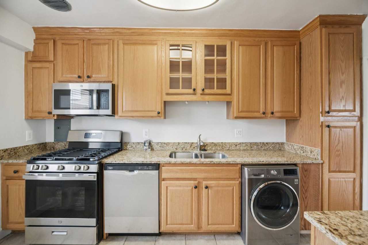 Skyline Towers - Photo 7 of 37