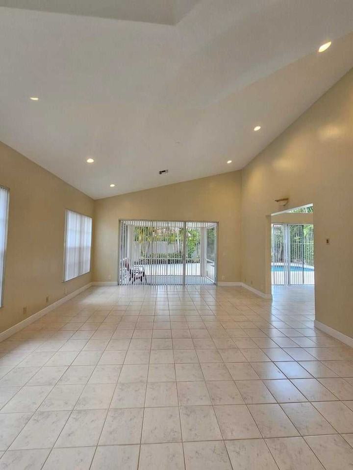 Nw 23rd Rd - Photo 4 of 17