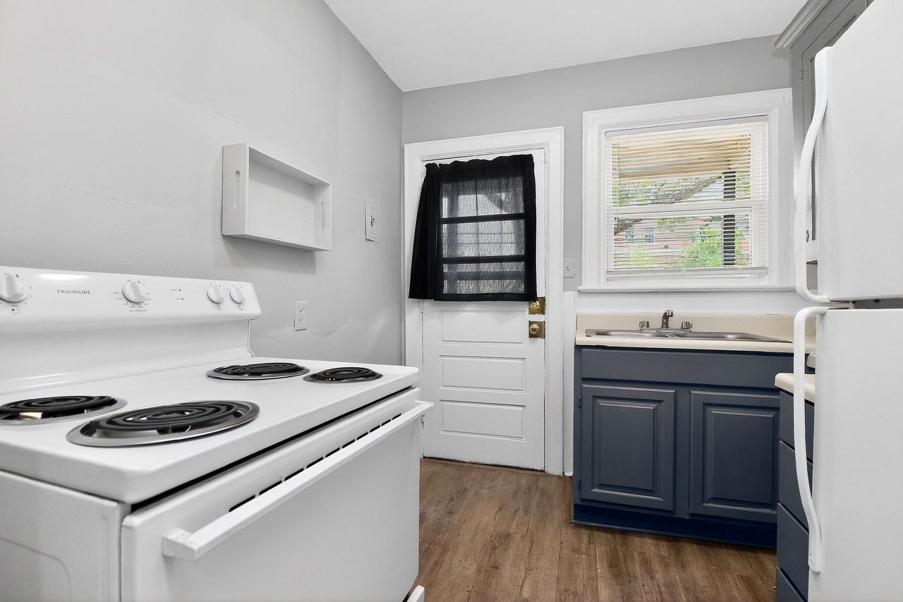1418 Park Dr - Photo 6 of 19