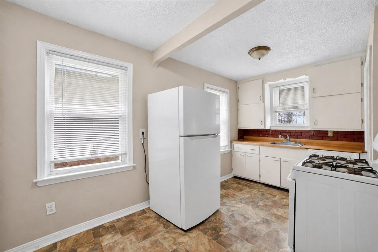 1568 Parker Dr - Photo 4 of 22