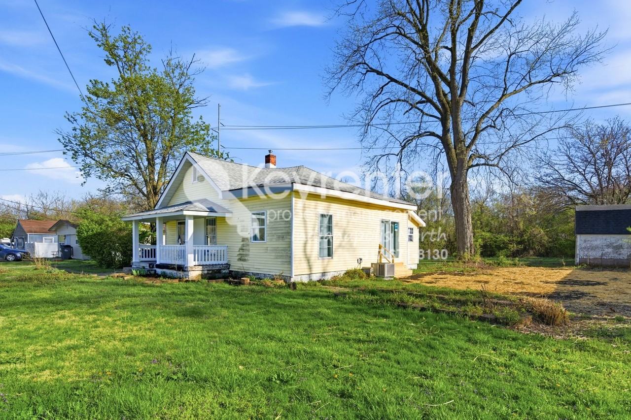 4835 W Morris St - Photo 2 of 17