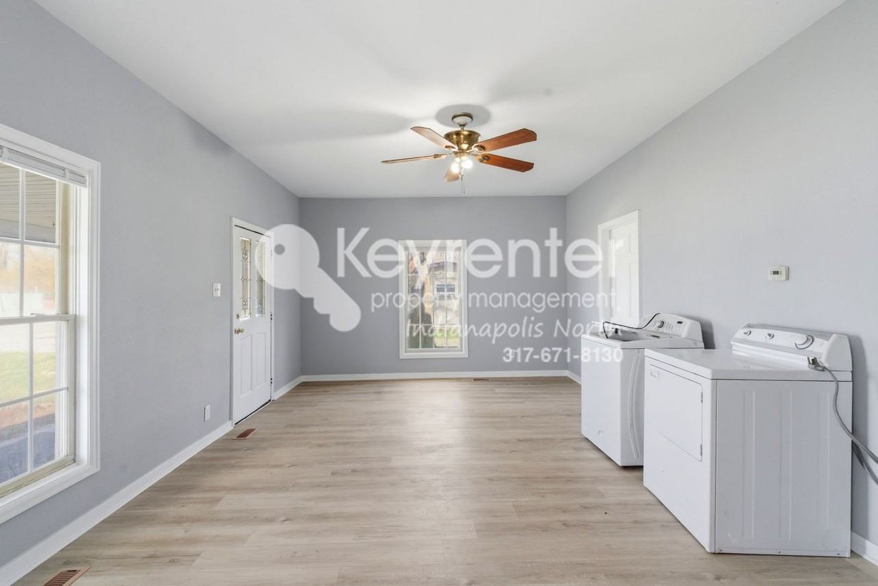 4835 W Morris St - Photo 4 of 17