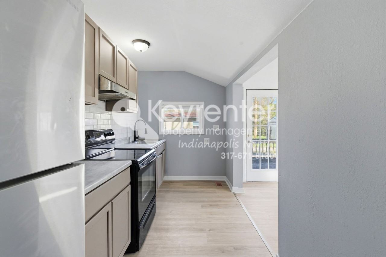 4835 W Morris St - Photo 6 of 17