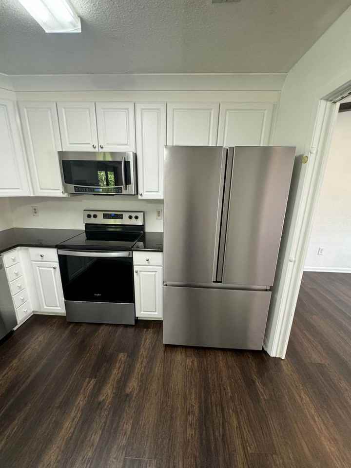 210 Meredith St - Photo 3 of 15