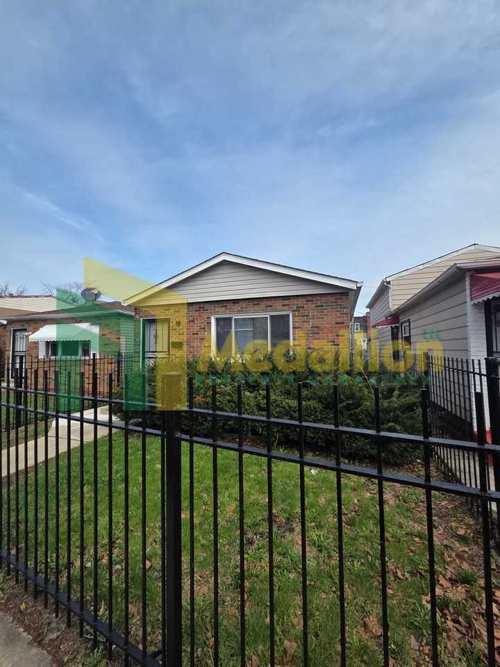 10637 S Cottage Grove Ave - Photo 2 of 22