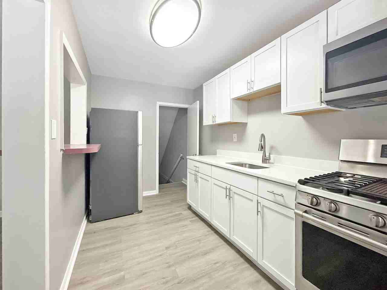 4914 Greencrest Rd - Photo 5 of 18