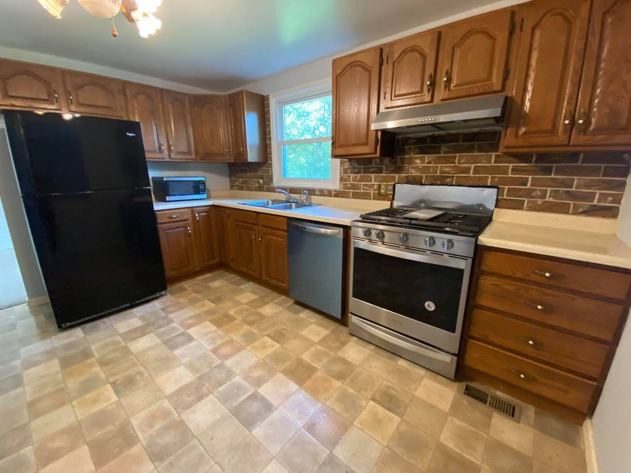 10 Quail Hill Rd - Photo 7 of 34