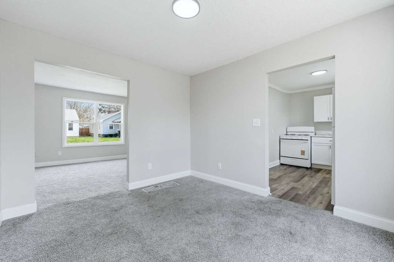 3106 Plaza Dr - Photo 2 of 28