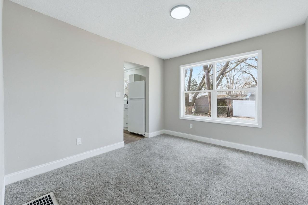 3106 Plaza Dr - Photo 4 of 28