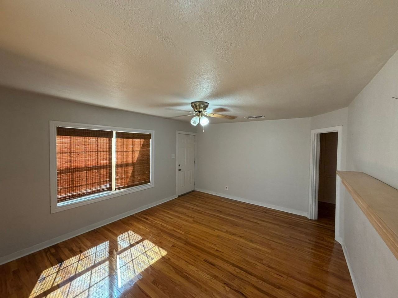 809 Pate St - Photo 3 of 20