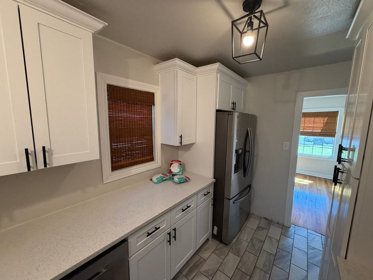 809 Pate St - Photo 7 of 20