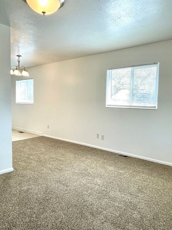 54 W 250 N - Photo 2 of 13