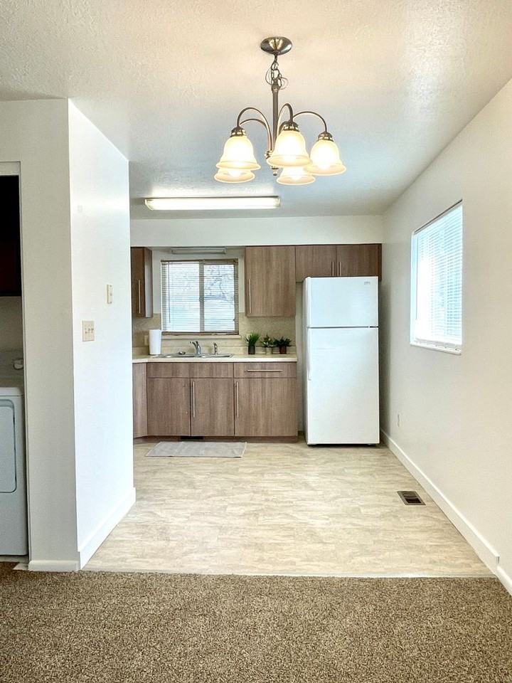 54 W 250 N - Photo 4 of 13