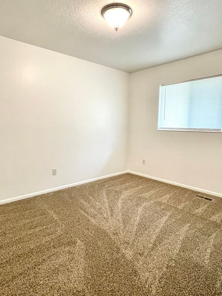 54 W 250 N - Photo 7 of 13