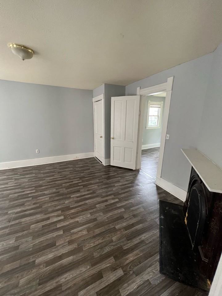 1139 S 28th St - Photo 3 of 5