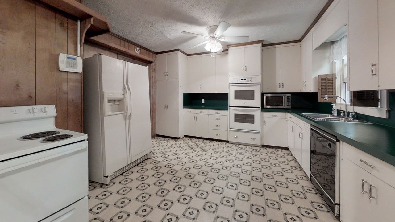 160 Perkinsville Dr - Photo 2 of 18