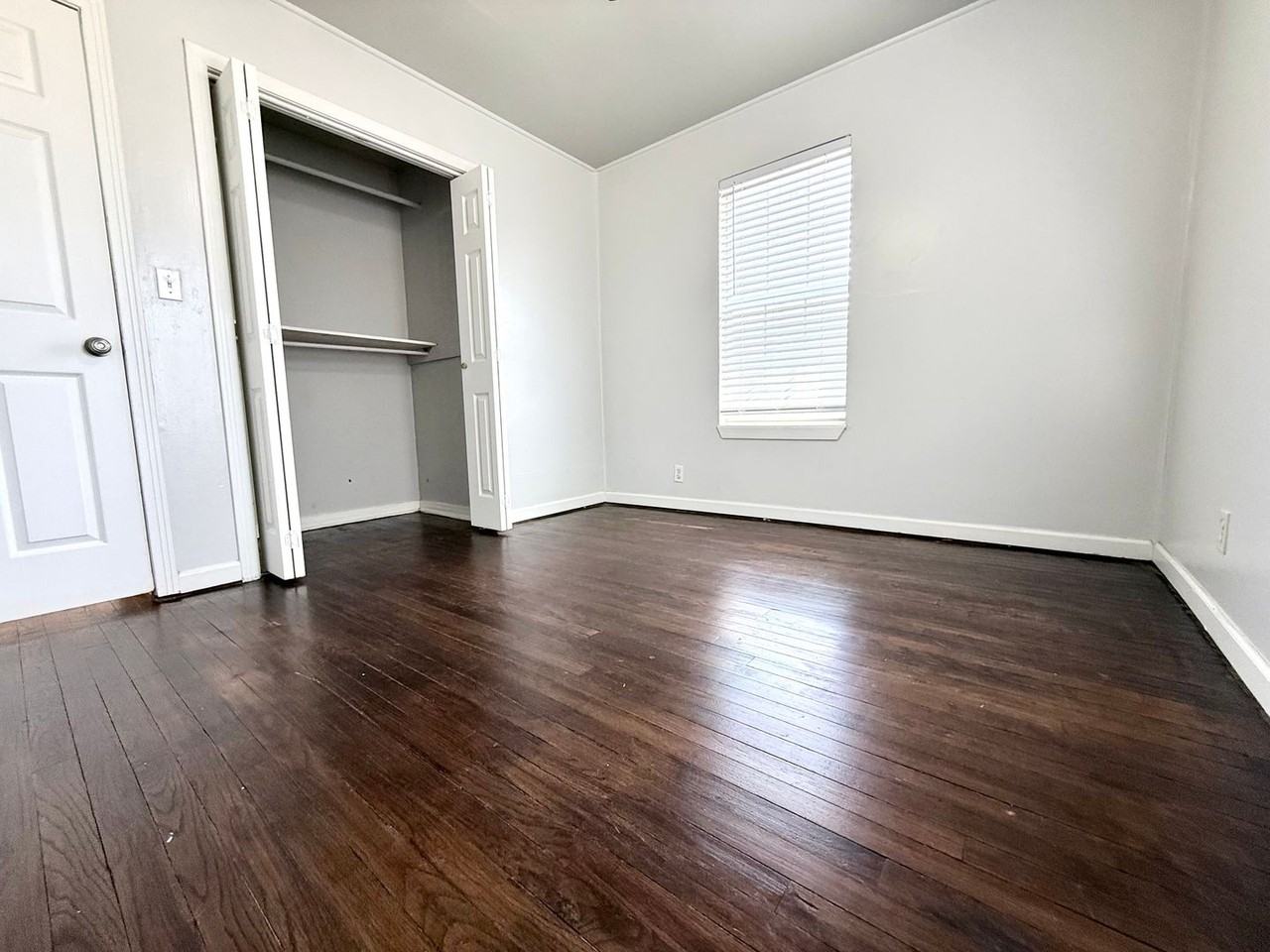 5209 N Mueller Ave - Photo 5 of 10