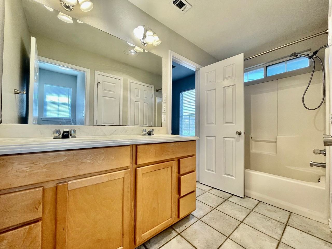 609 Chicago St - Photo 3 of 21