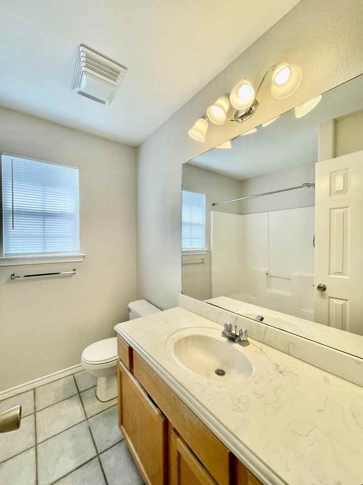 609 Chicago St - Photo 5 of 21