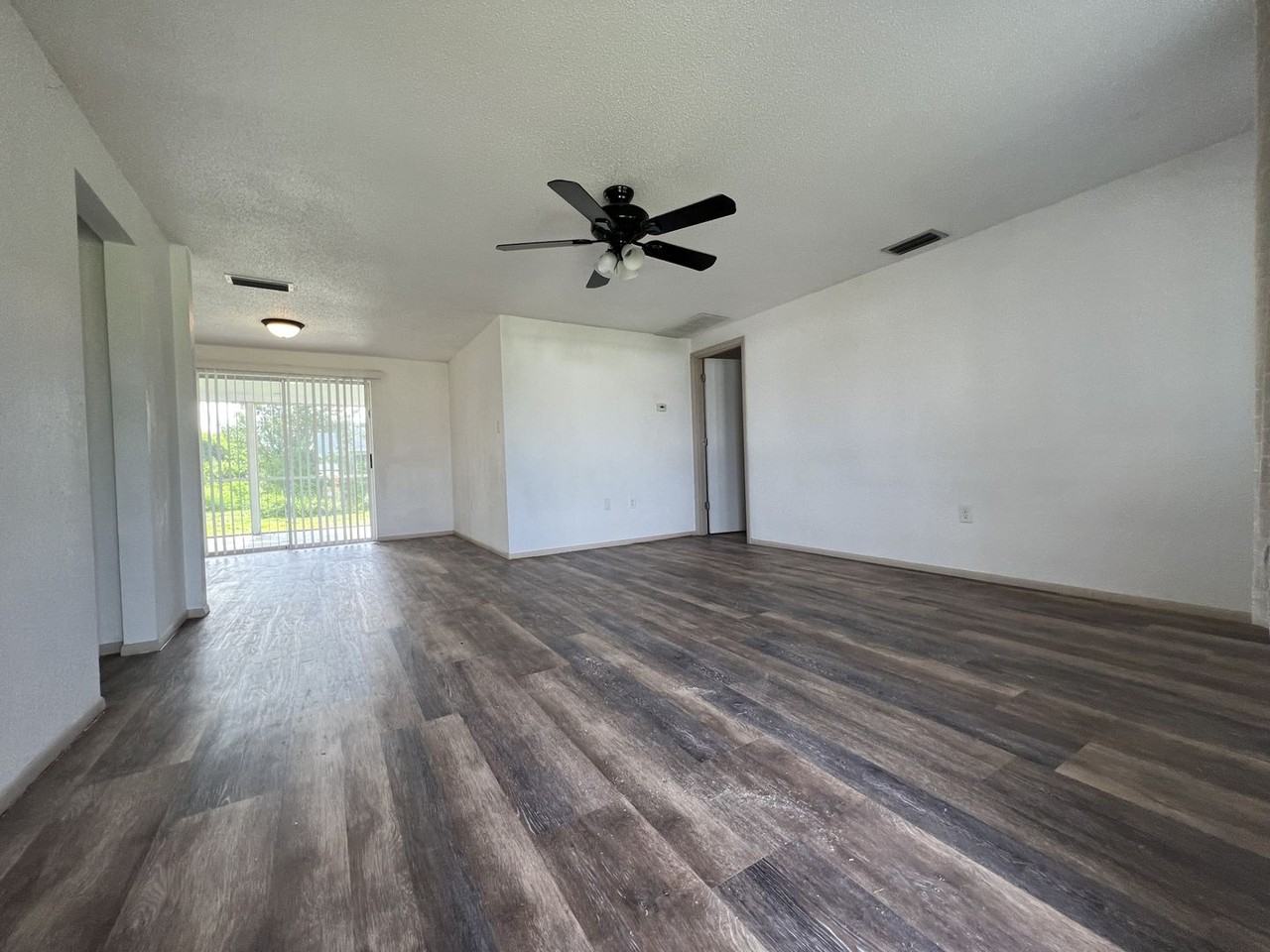 533 Crandall St Nw - Photo 3 of 25