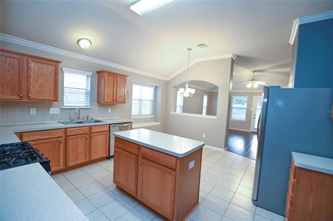 6104 Promenade Ln - Photo 5 of 9