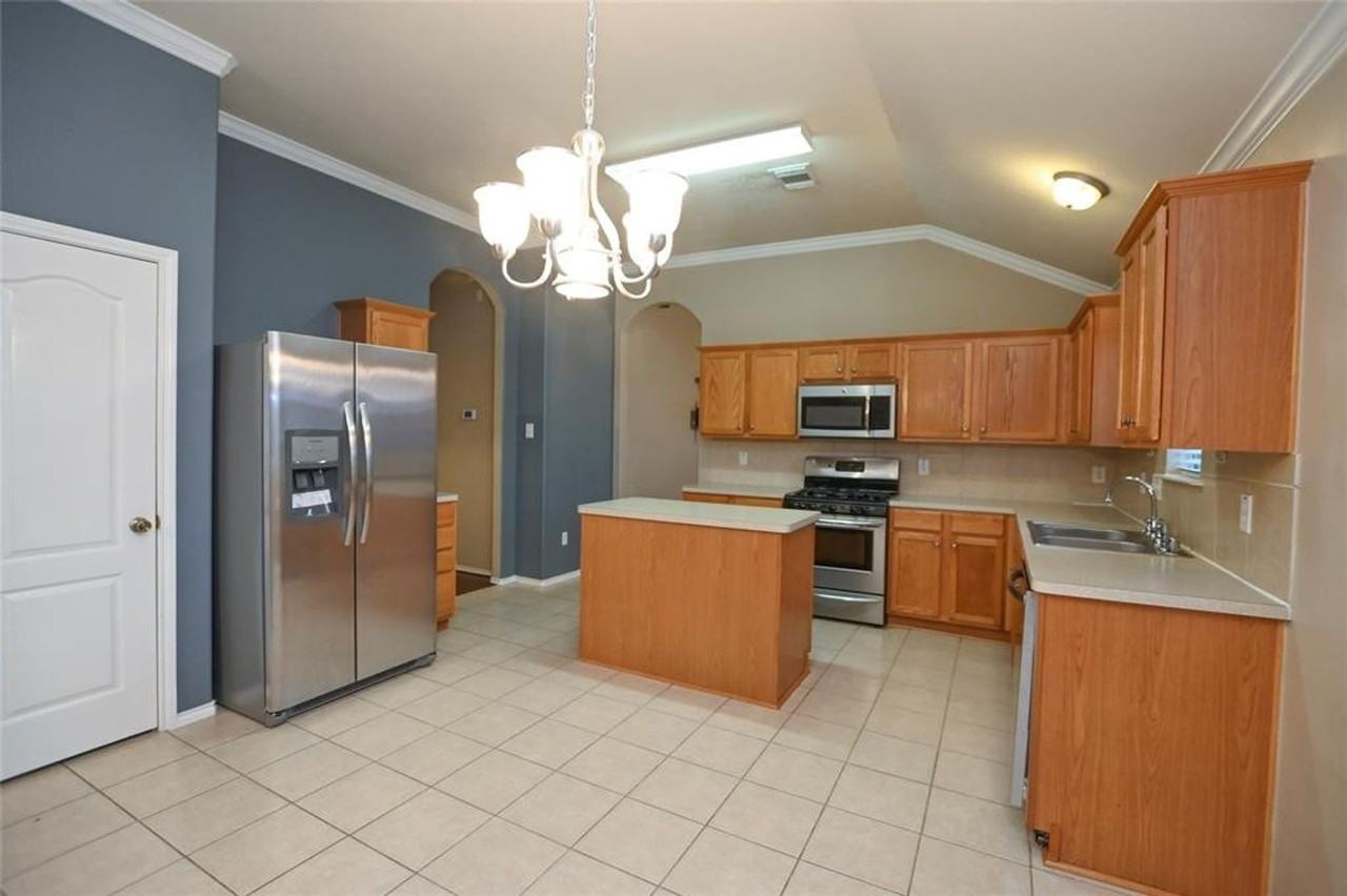 6104 Promenade Ln - Photo 4 of 9