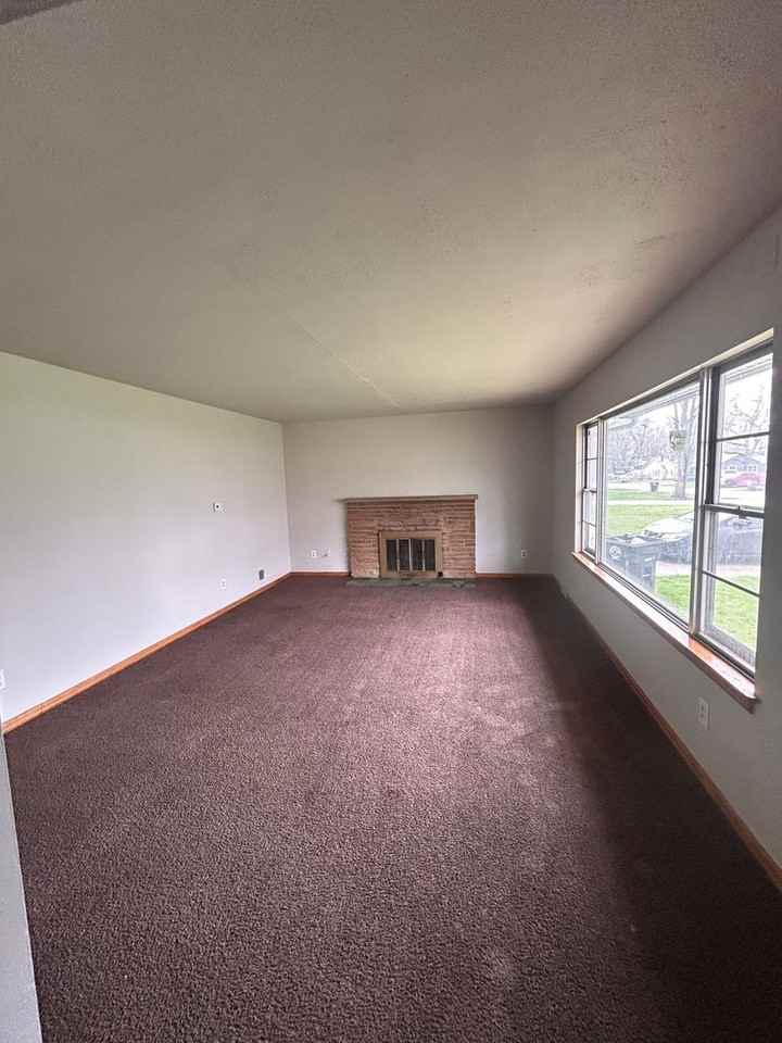 4607 Euclid Ave - Photo 2 of 10