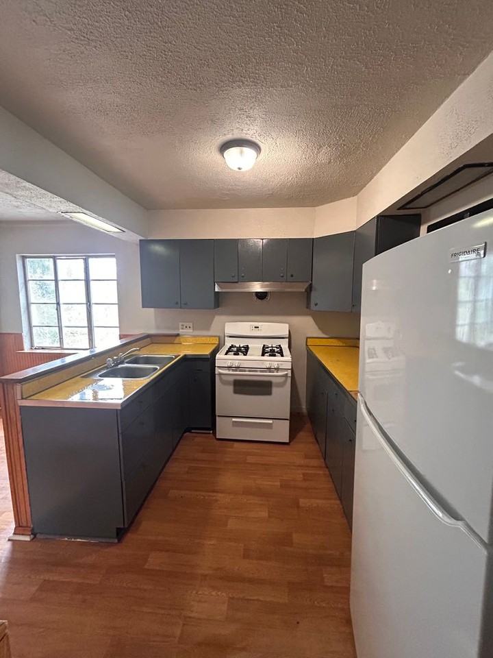 4607 Euclid Ave - Photo 4 of 10