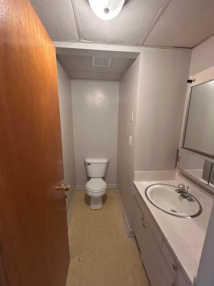 4607 Euclid Ave - Photo 5 of 10