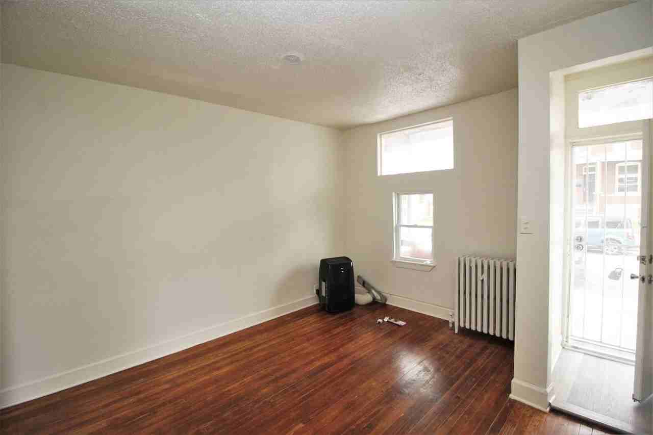 1609 E 28th St - Photo 3 of 25