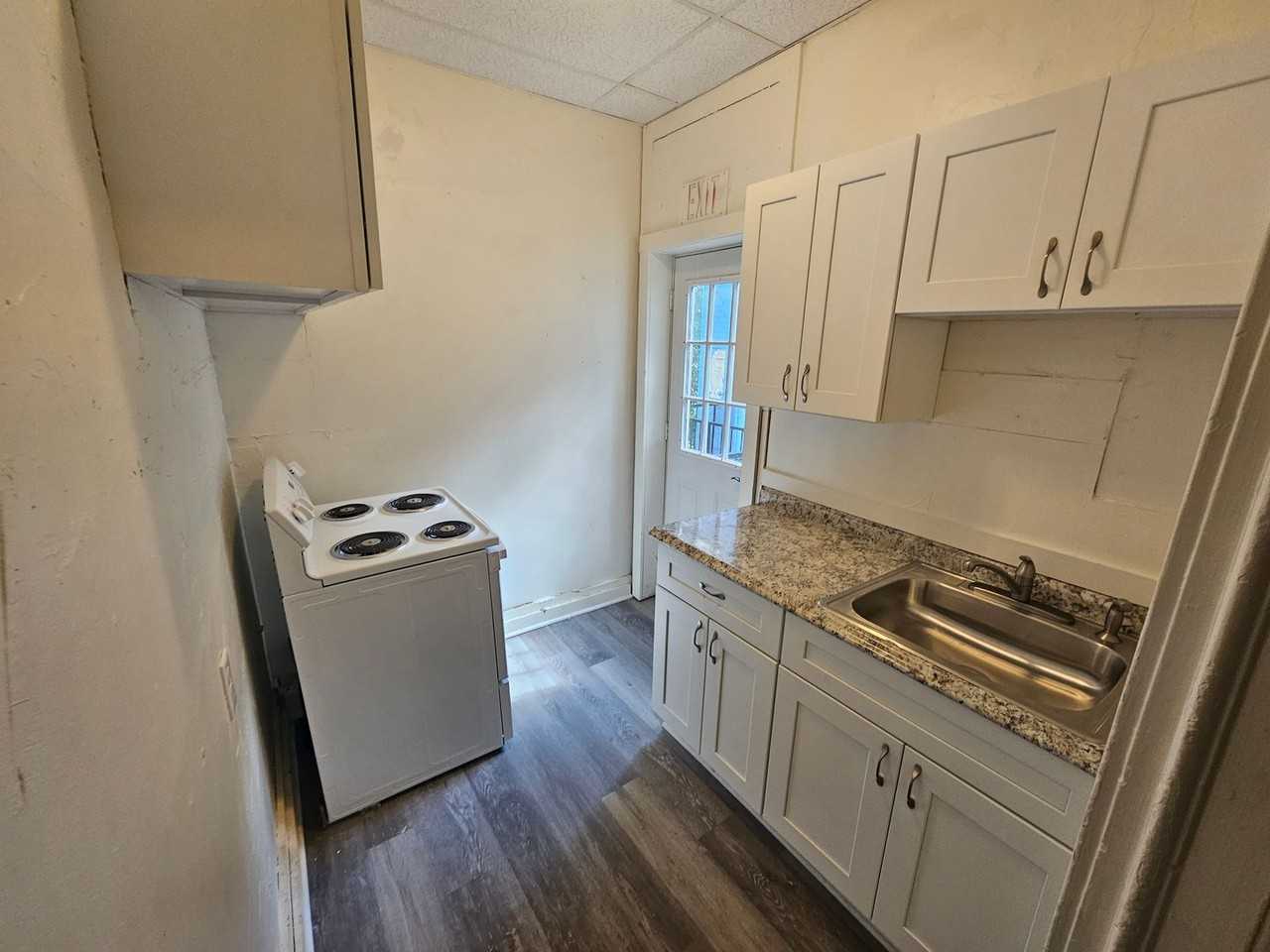 384-386 S Franklin St - Photo 5 of 10