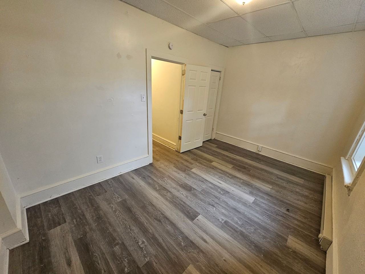 384-386 S Franklin St - Photo 7 of 10