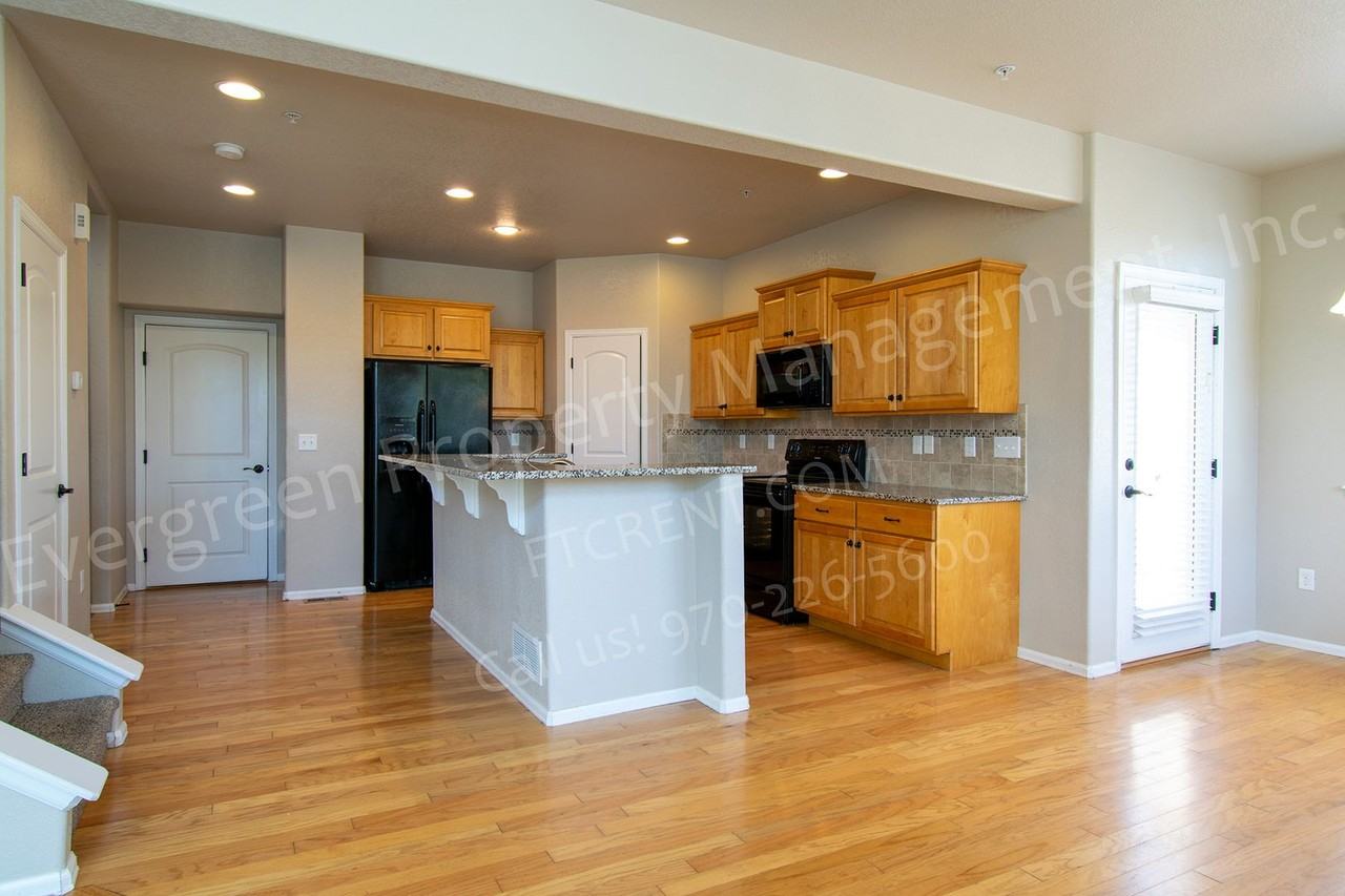 3015 Denver Dr - Photo 5 of 47